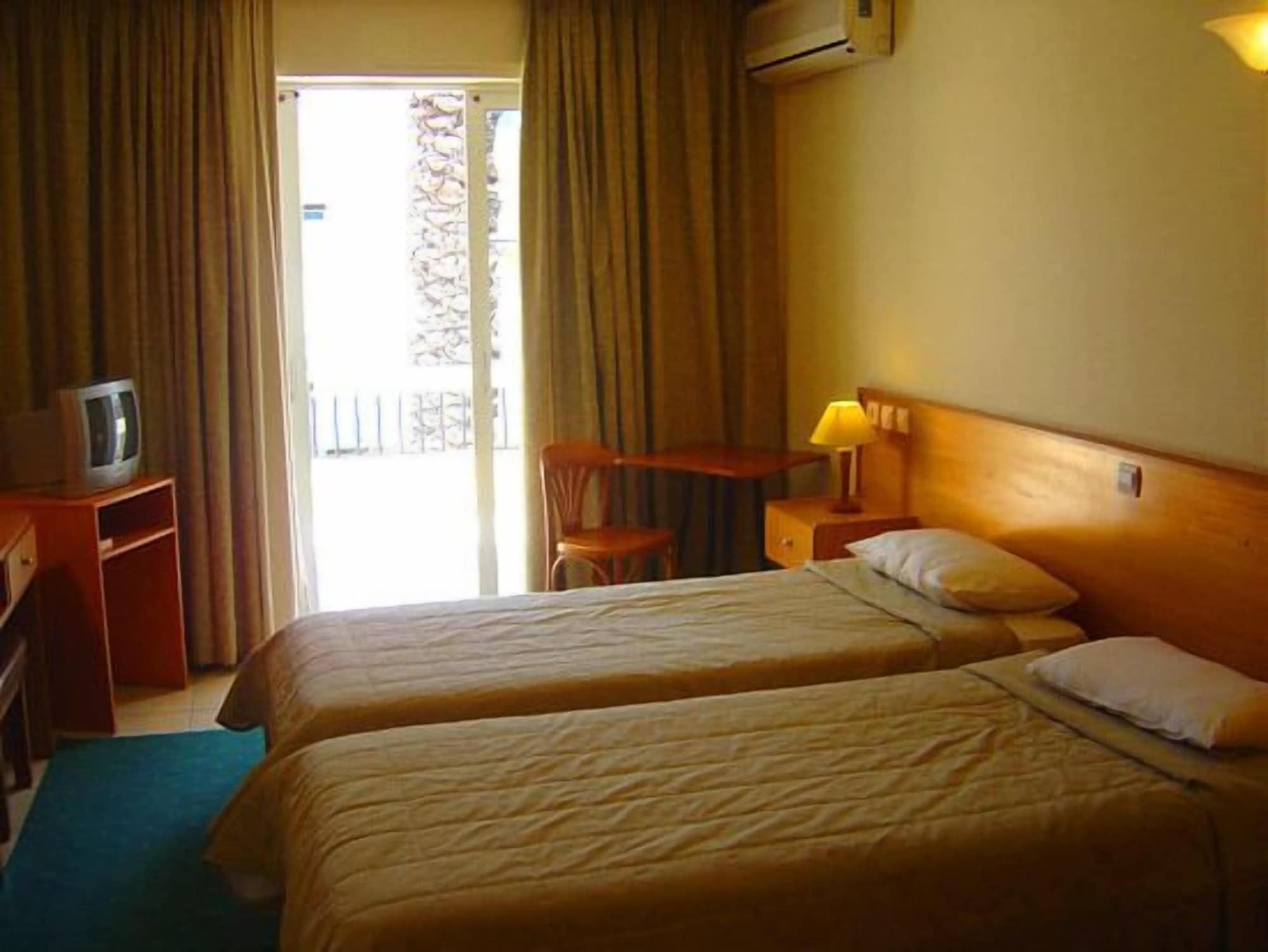 Flisvos 2* Sitia (Crete)